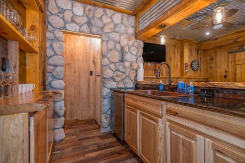 Palms To Pines Lodge