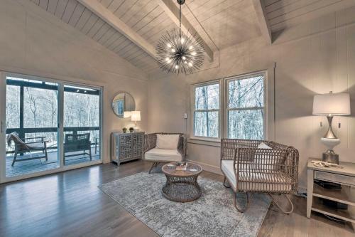 Creekside Chalet With Deck Less Than 7 Miles To Ski!