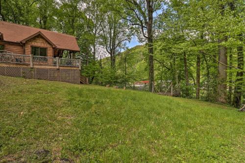 Updated Cabin Less Than 10 Miles To Skiing And Hiking!