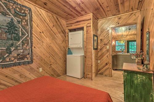 Chic Maggie Valley Cabin With Deck And Private Hot Tub
