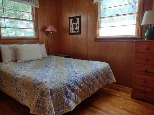 Hotel Cozy Creek Cottages