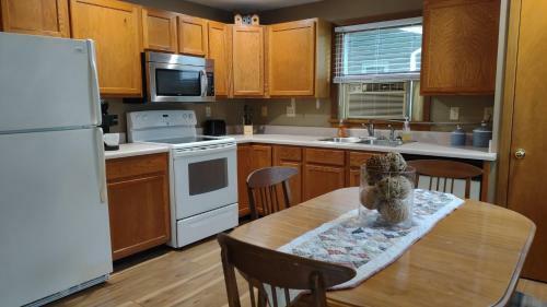 Hotel Cozy Creek Cottages