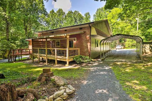 Luxury Creekside Maggie Valley Cabin With Deck!