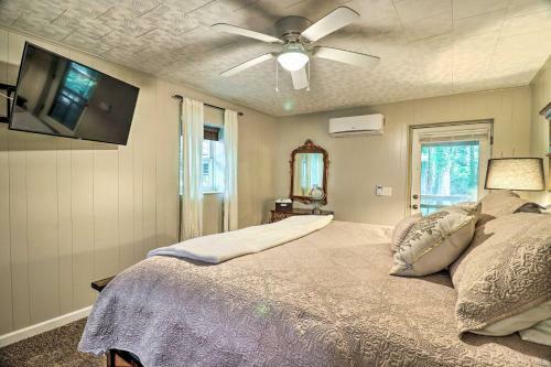 Luxury Creekside Maggie Valley Cabin With Deck!