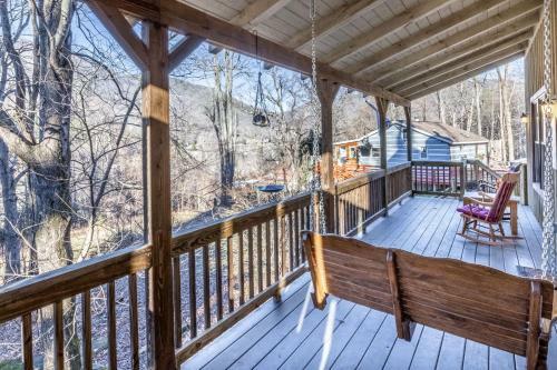 Maggie Lane Cabin