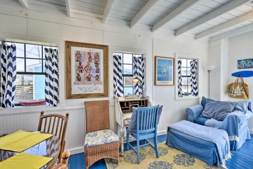 Bright 1960s Beach Bungalow - Steps To Beach