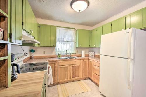 Charming Otto Apartment, 24 Mi To Sequoyah Falls!