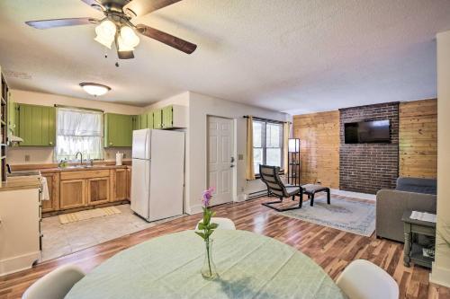 Charming Otto Apartment, 24 Mi To Sequoyah Falls!