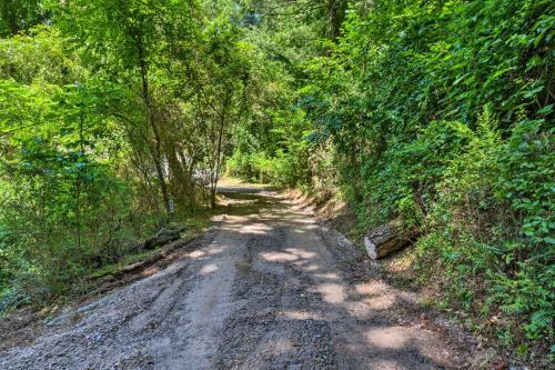Charming Otto Apartment, 24 Mi To Sequoyah Falls!