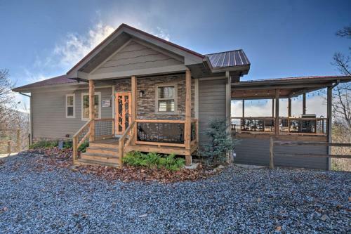 Private Luxury Cabin With Long Range Mtn Views!