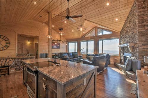Private Luxury Cabin With Long Range Mtn Views!