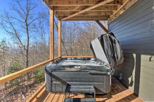 Private Luxury Cabin With Long Range Mtn Views!