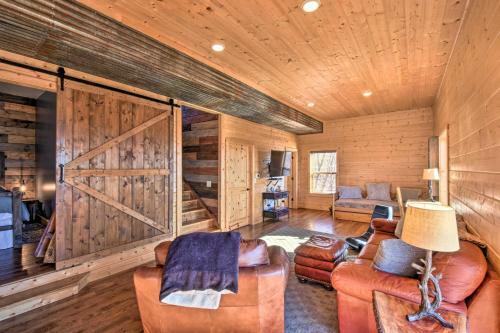 Private Luxury Cabin With Long Range Mtn Views!