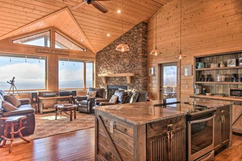 Private Luxury Cabin With Long Range Mtn Views!