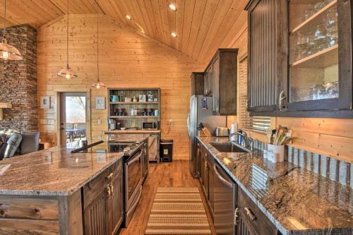 Private Luxury Cabin With Long Range Mtn Views!