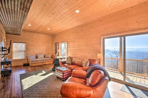 Private Luxury Cabin With Long Range Mtn Views!