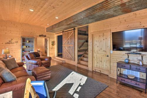 Private Luxury Cabin With Long Range Mtn Views!