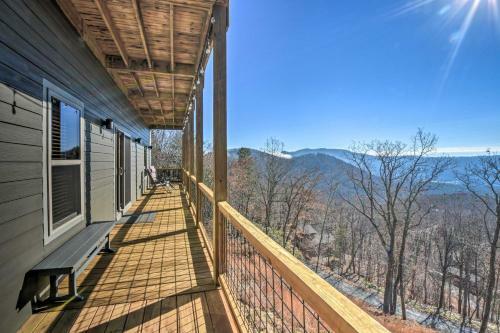 Private Luxury Cabin With Long Range Mtn Views!