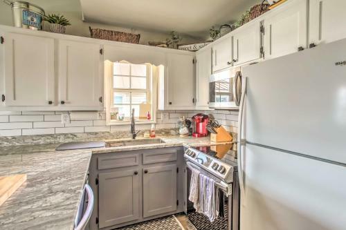 Gorgeous Oib Home With Golf Cart And Canal View!