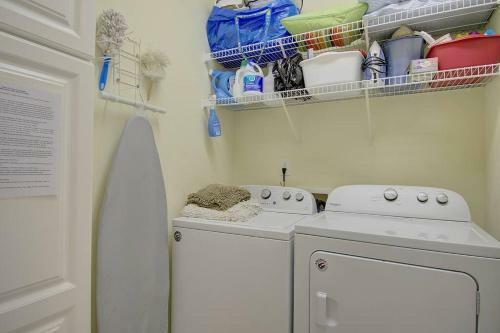 Oceanview 4br/4ba Condo, Steps To Beach/pool
