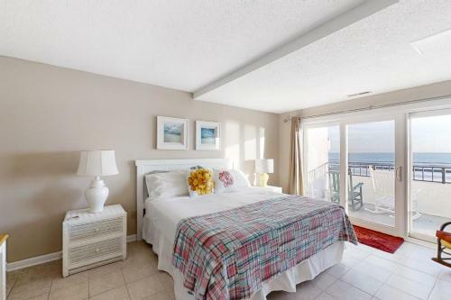 Bogue Shore Club 208