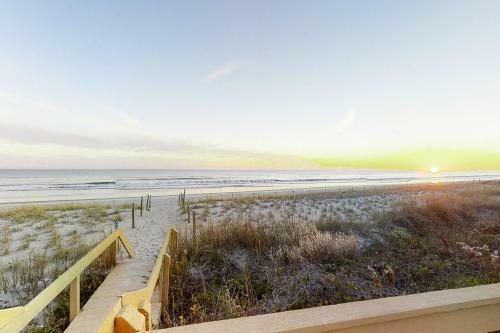 Bogue Shore Club 208