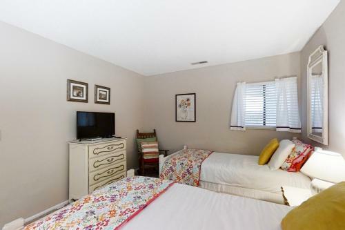 Bogue Shore Club 208
