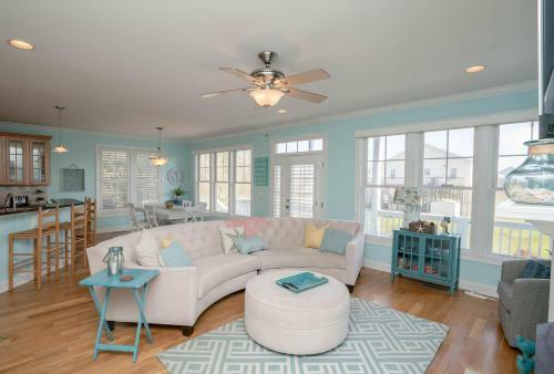 Oki's 4th Row Ocean View Home With Private Pool And Spa!