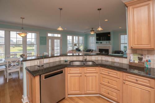 Oki's 4th Row Ocean View Home With Private Pool And Spa!