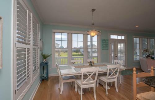Oki's 4th Row Ocean View Home With Private Pool And Spa!