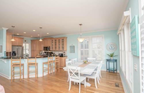 Oki's 4th Row Ocean View Home With Private Pool And Spa!