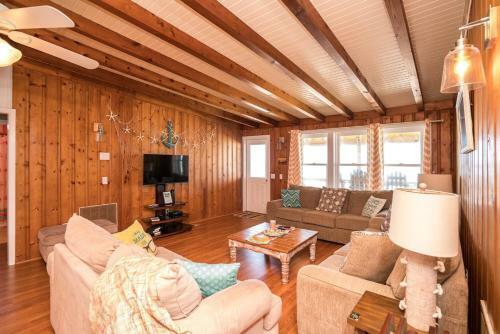 Oceanfront Family Fun Home And Dog Friendly!