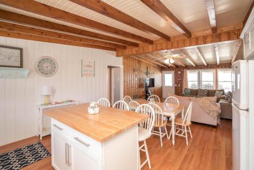 Oceanfront Family Fun Home And Dog Friendly!