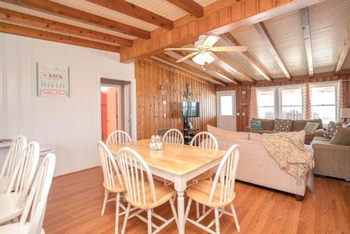 Oceanfront Family Fun Home And Dog Friendly!