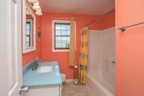 Oceanfront Family Fun Home And Dog Friendly!