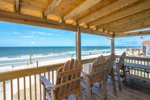 Oceanfront Family Fun Home And Dog Friendly!
