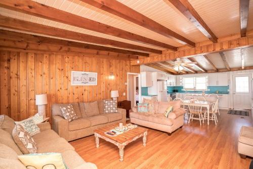Oceanfront Family Fun Home And Dog Friendly!
