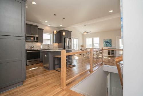 A Magical Setting With Ocean And Marsh Views!