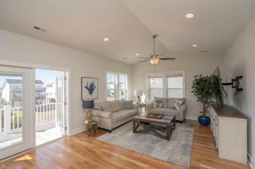 A Magical Setting With Ocean And Marsh Views!