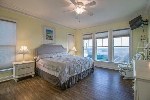 Luxurious Oceanfront Located In Oki's Paradise Shores