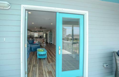 Adorable Ocean View Hut Just 2 Houses Down From The Nearest Beach!