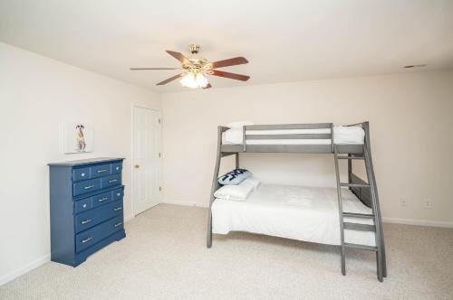 Pet Friendly 4 Br, 4 Ba Located In Yaupon Beach!