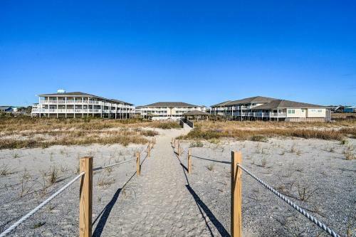 Apartamento Oak Island Beachfront Condo With Community Pool