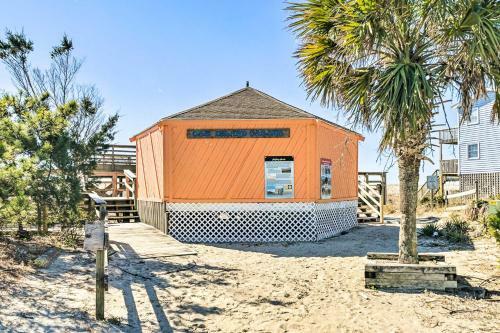 Oak Island Home Heated Outdoor Pool And Bikes!