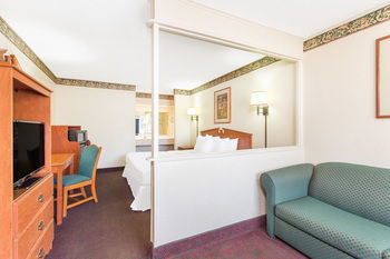 Hotel Days Inn And Suites Marshall
