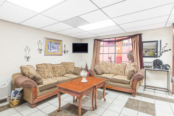 Hotel Days Inn And Suites Marshall