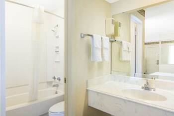 Hotel Days Inn And Suites Marshall