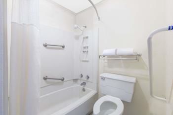 Hotel Days Inn And Suites Marshall