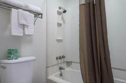 Motel 6 Marshall