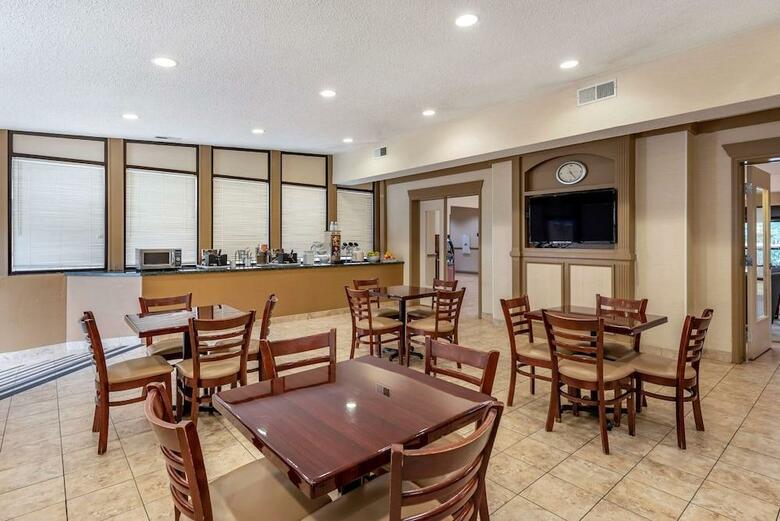 Hotel Comfort Suites Chesapeake